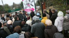 Walk with a guide in Warsaw, using network of concrete palls in Siekierki district,project Roots of Siekierki